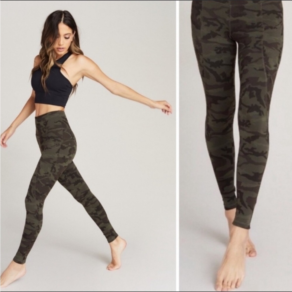 ‼️SOLD‼️Revolve Strut This Flynn Camo Print Leggings, Pockets One Size